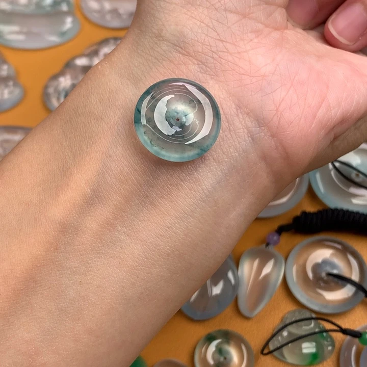 颈饰未镶嵌翡翠….