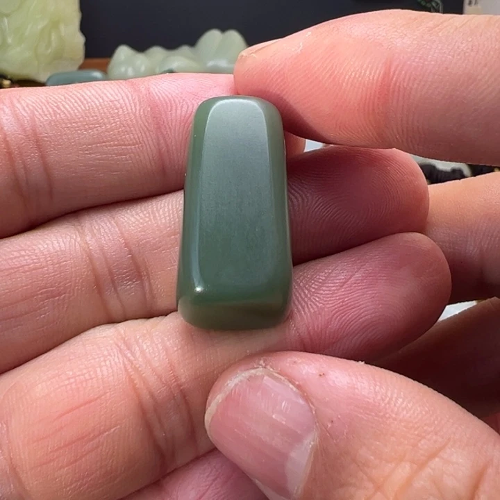 和田玉未镶嵌吊坠(赠链)