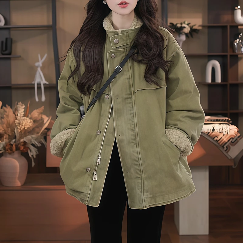 复古工装风羊羔毛拼接棉衣2025冬季新款纽扣拉链设计气质随性穿搭