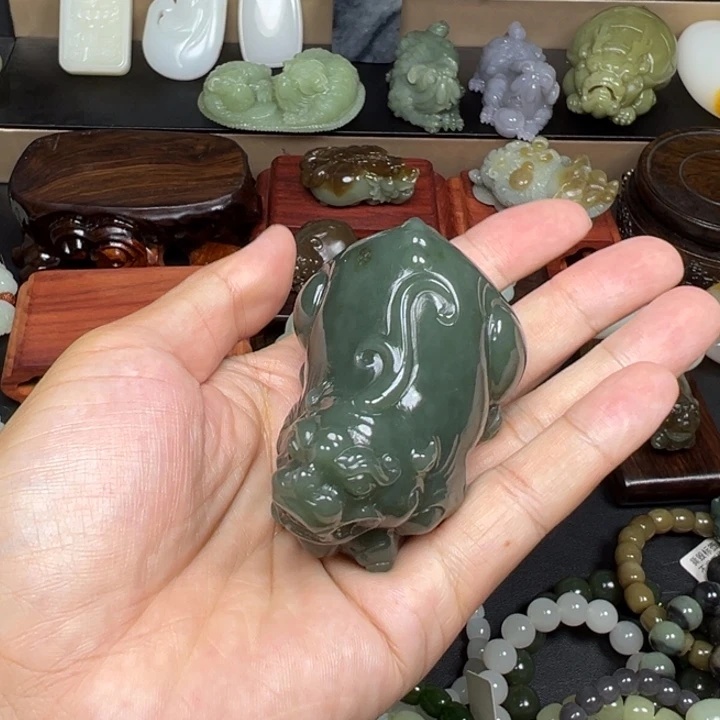 枫***。未镶嵌和田玉挂件