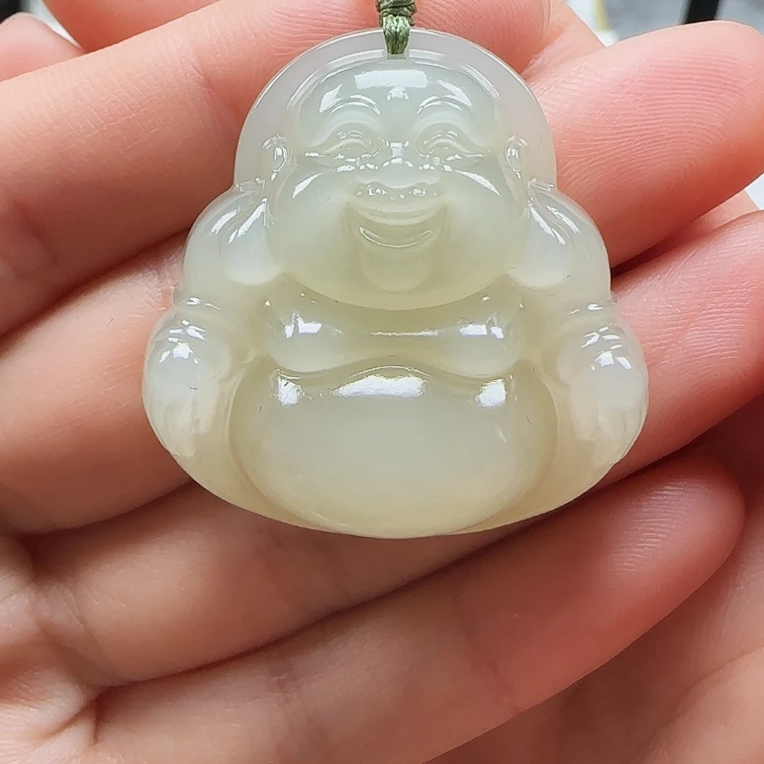 和田玉颈饰未镶嵌墨*