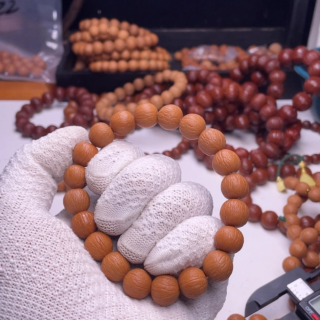 猴头核桃吊坠聚宝盆