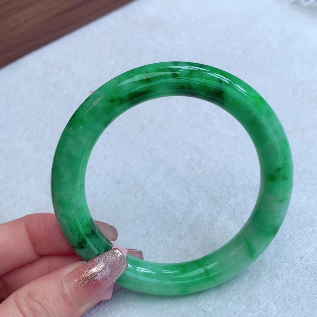 翡翠手镯未镶嵌翡翠