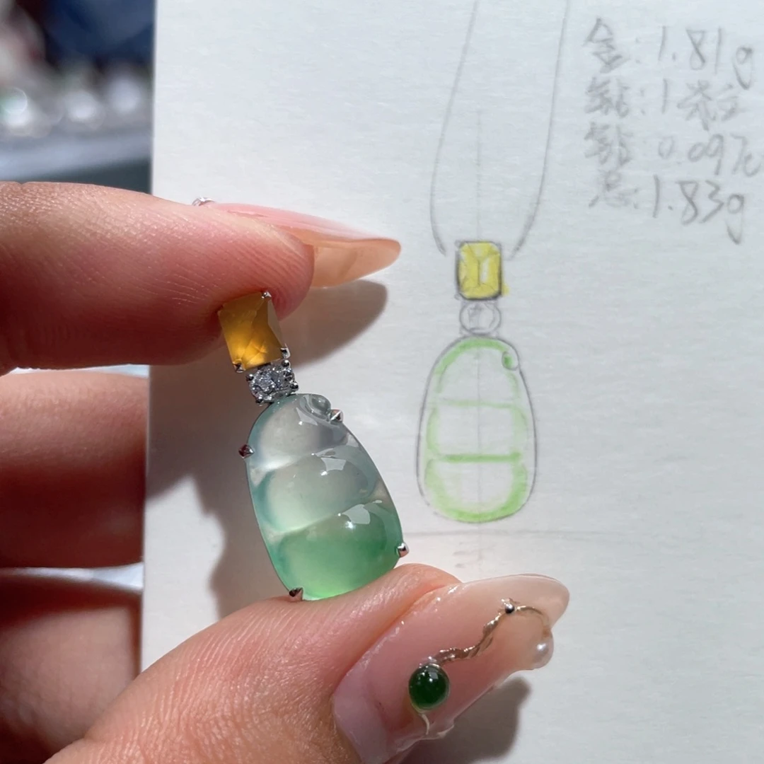 翡翠18K金镶嵌颈饰豆子