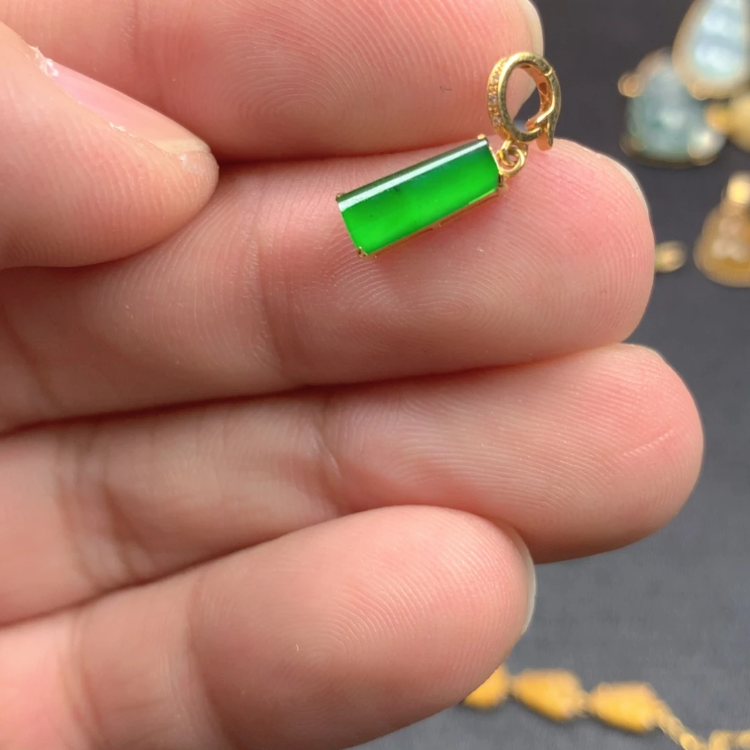 【闪购商品】颈饰18K金镶嵌翡翠翡翠