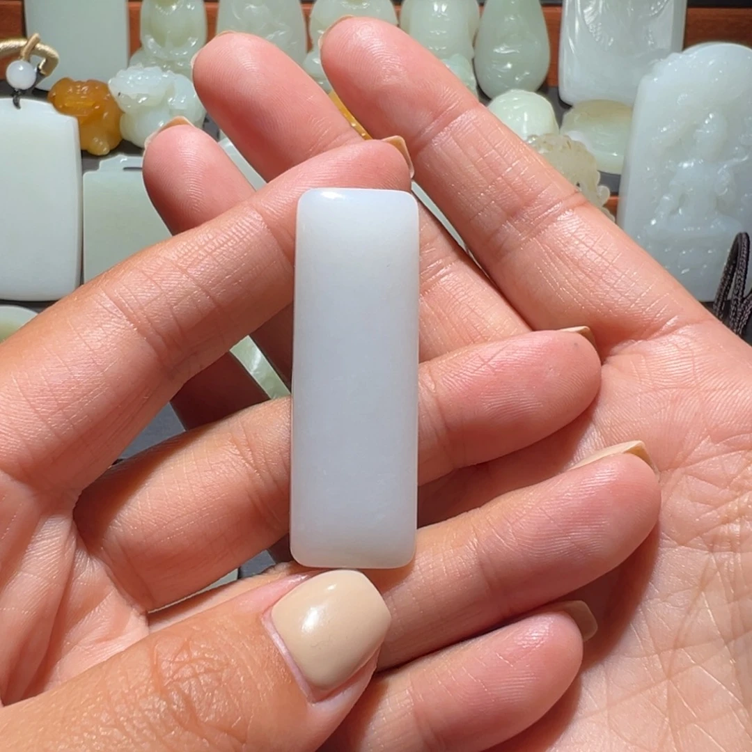 颜***曦和田玉未镶嵌颈饰