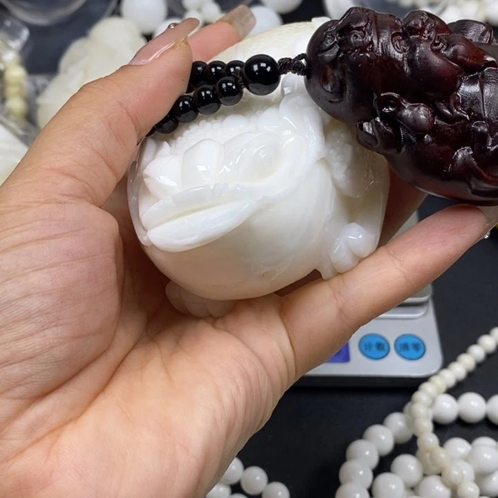 天***屿香榧木花梨木，金蟾手把