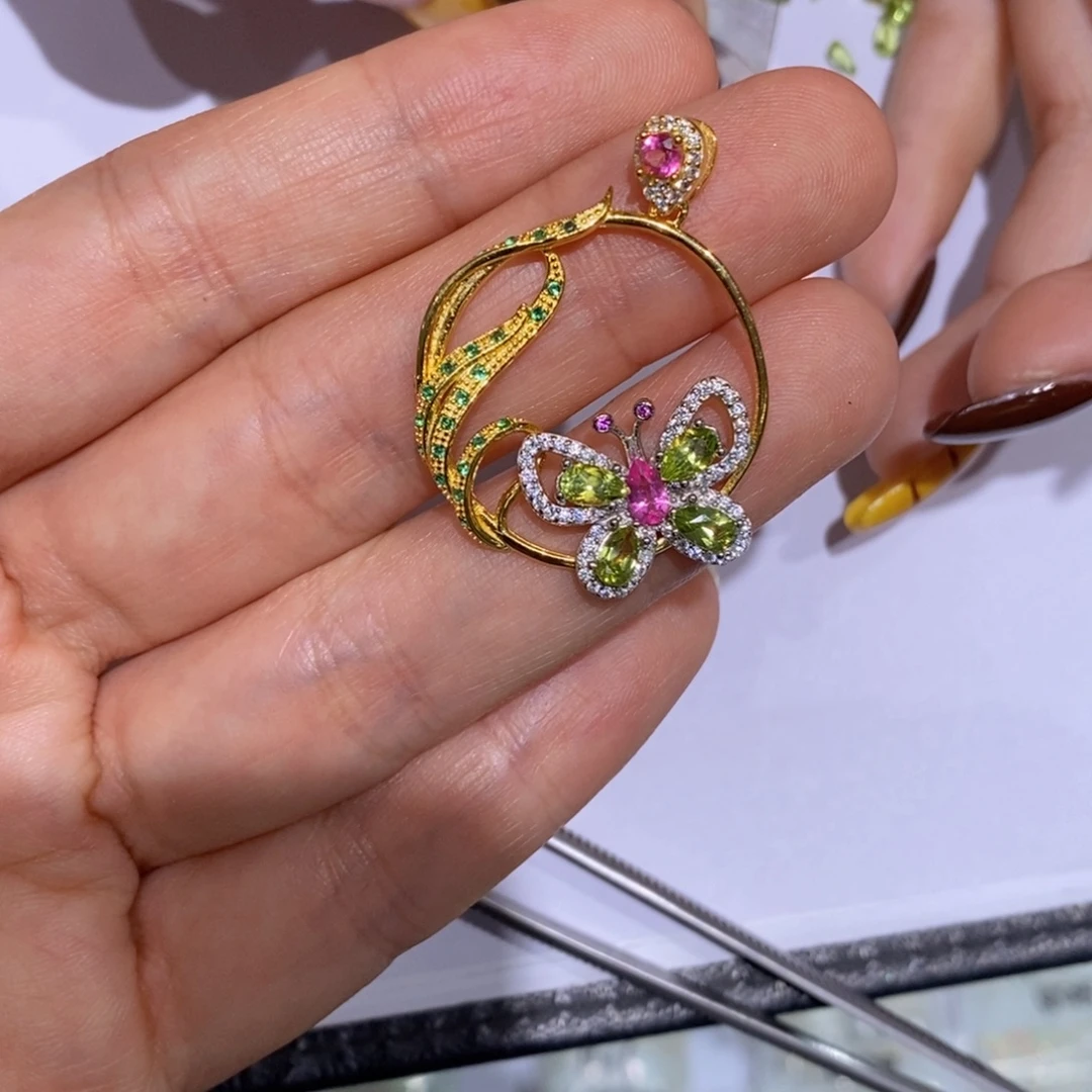 霓***筒银S925镶嵌橄榄石吊坠(不含链)