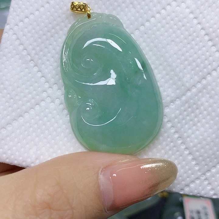 翡翠18K金镶嵌颈饰挂件