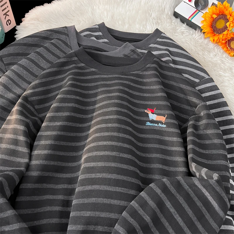 霄桂姿长袖刺绣条纹卫衣宽松型秋季圆领T恤打底衫青少年百搭上衣