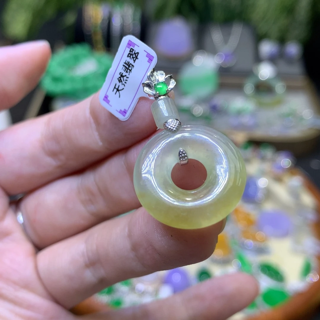 颈饰18K金镶嵌翡翠