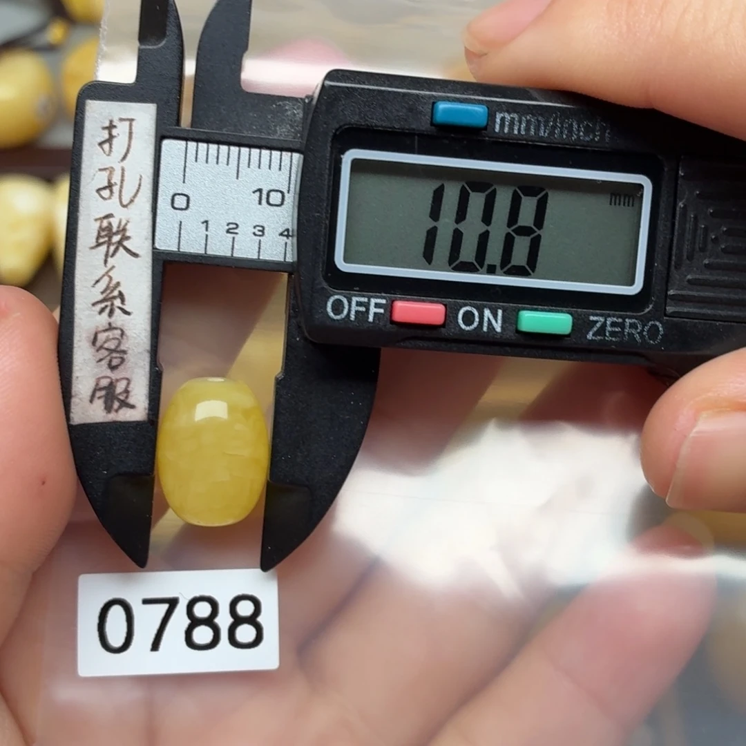 还***轻蜜蜡未镶嵌裸石蜜蜡