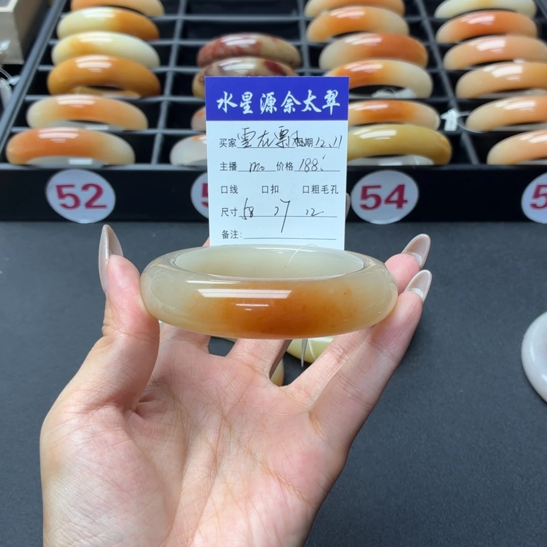 雪***飘石英岩玉未镶嵌手镯