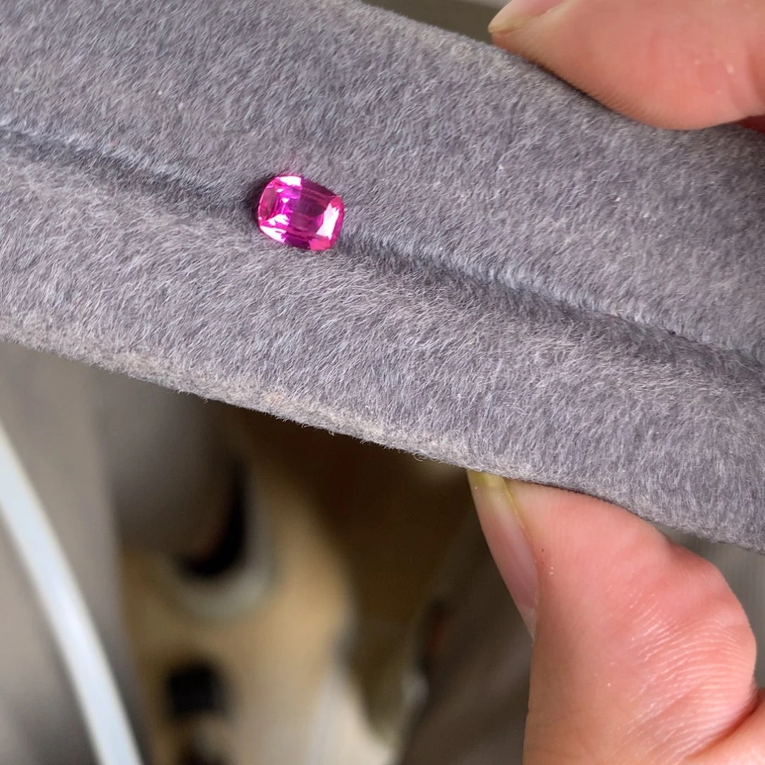 蓝宝石裸石81分 无烧 热粉