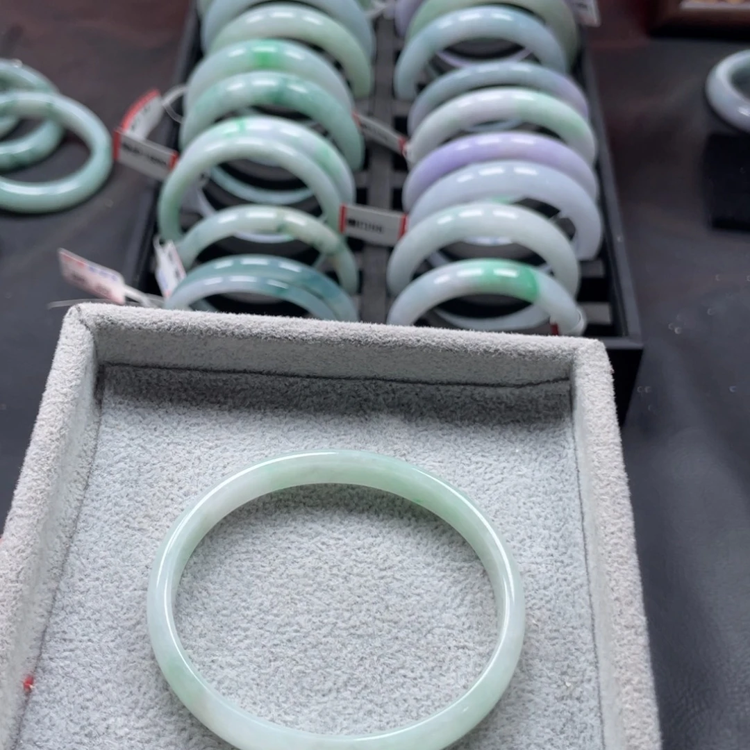 翡翠未镶嵌手镯贵妃