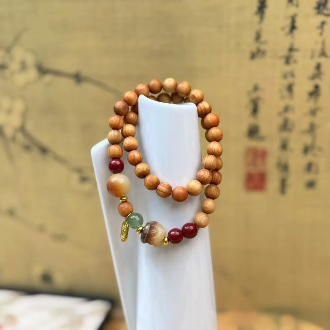 DA-1154-崖柏带红绿隔珠招财纳福吊牌