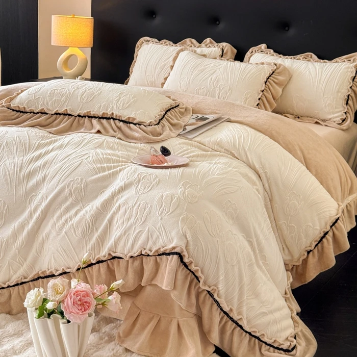 2025新品爆款高密消光织带花边款雕花加厚双面牛奶绒四件套