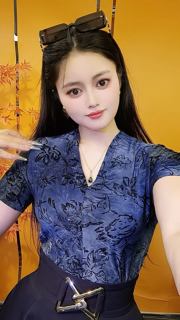 米繁儿2025时尚百搭T恤V领气质女装显瘦长袖洋气轻奢春夏款贵气