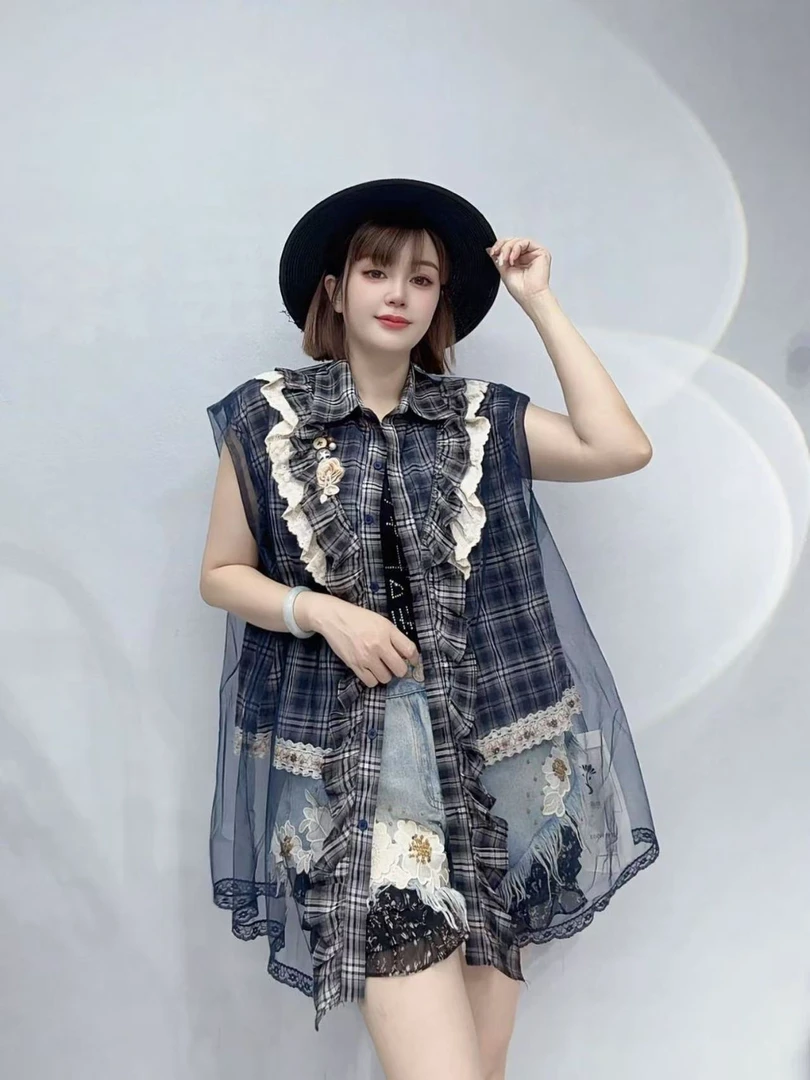 欧货女装小众设计师款网纱拼接格子木耳边短款衬衣花朵扣子装饰