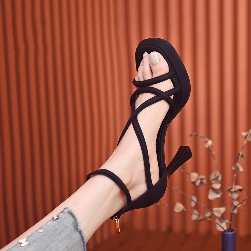 设计感韩版后拉链方头镂空凉鞋女2025夏新款防水台细跟露趾高跟鞋