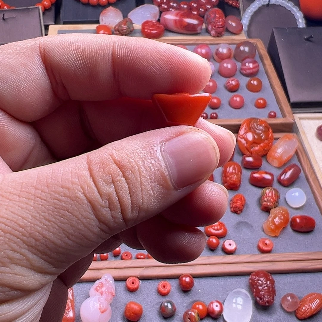 南红玛瑙未镶嵌珠宝奇石