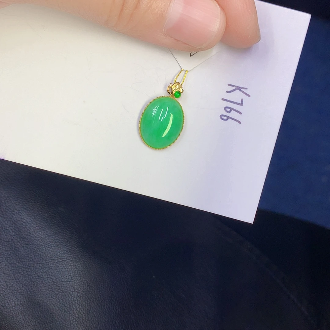 翡翠18K金镶嵌颈饰