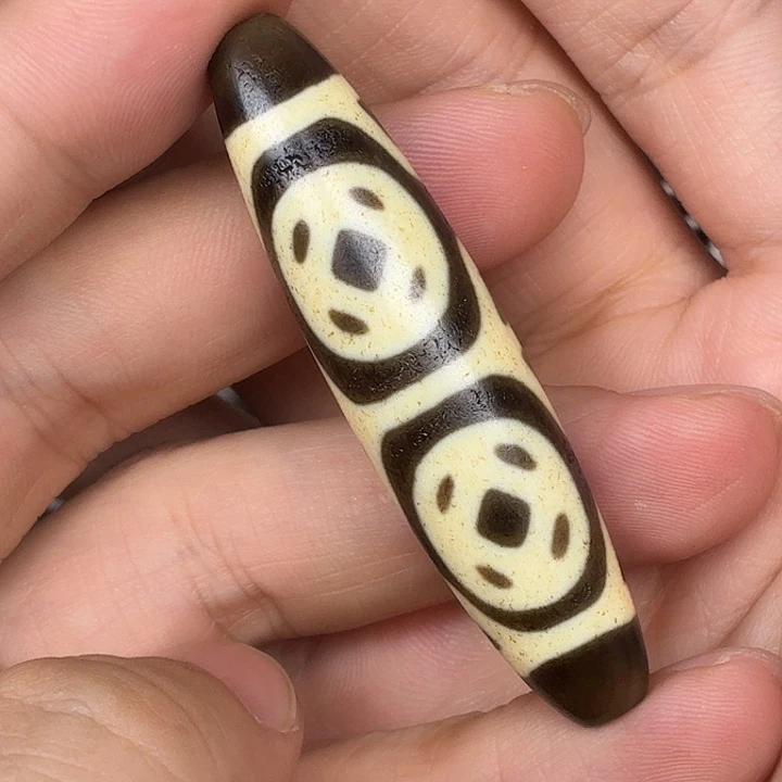 向***长玛瑙/玉髓未镶嵌颈饰