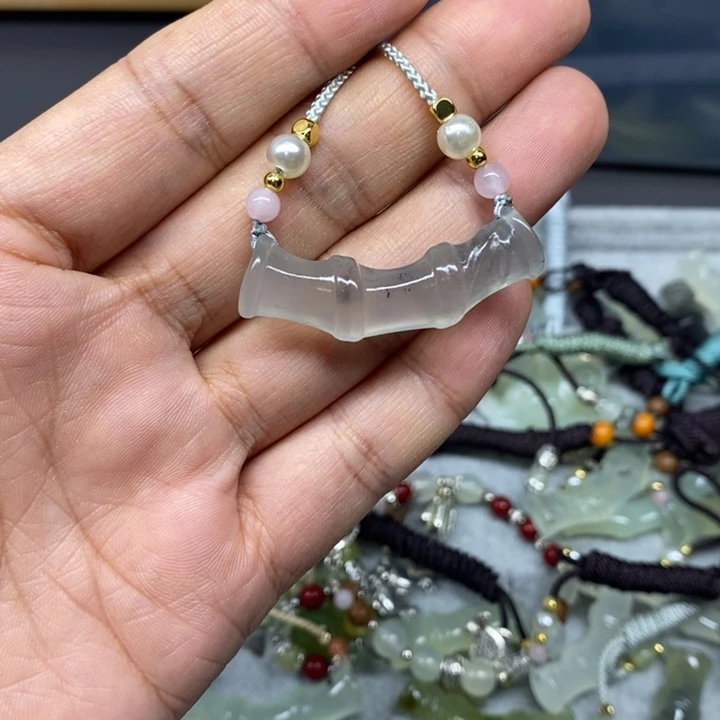 蛇纹石玉未镶嵌颈饰