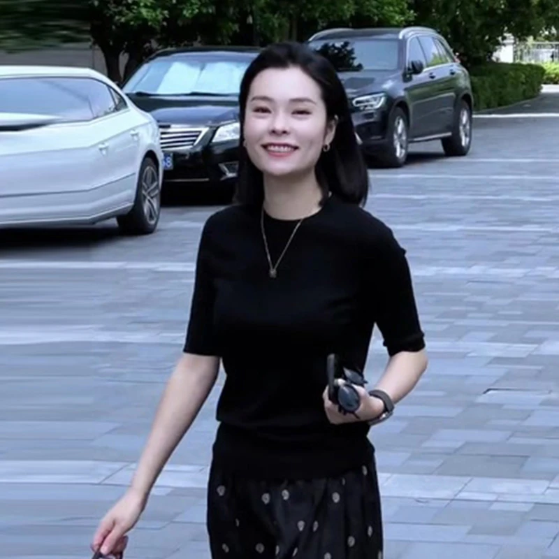 韩版简约纯色圆领短袖针织衫女夏季新款时尚气质显瘦百搭打底上衣