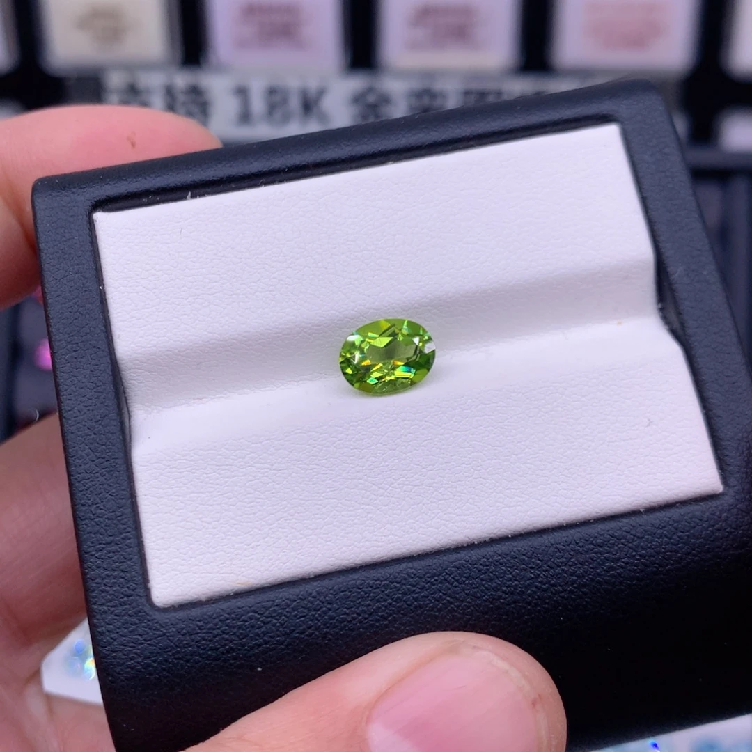 其***灼2.34克拉7✖️9椭圆未镶嵌橄榄石