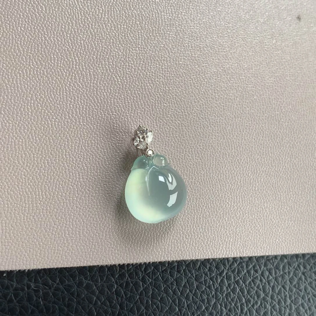 翡翠颈饰18K金镶嵌天然翡翠