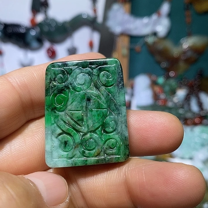 翡翠未镶嵌吊坠(赠链)