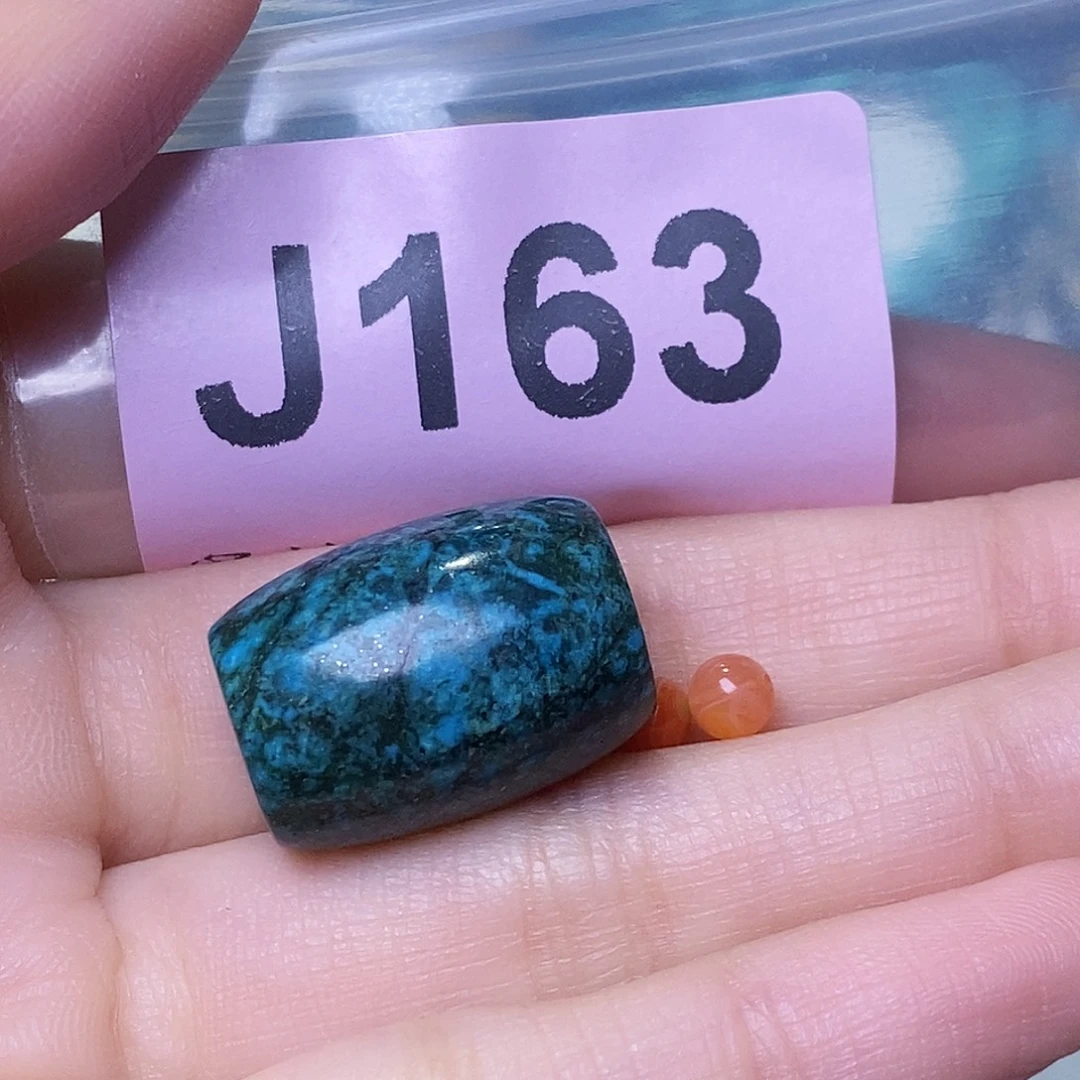 轻***风未镶嵌南红玛瑙珠宝奇石