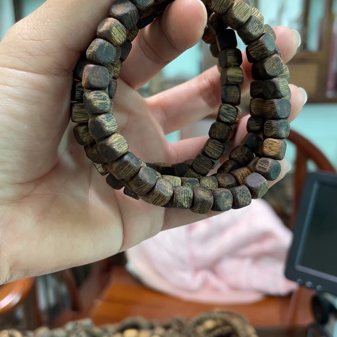 沉香沉香碎屑小方糖一条