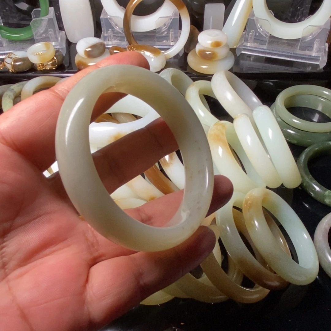 和田玉（糖玉）未镶嵌手镯