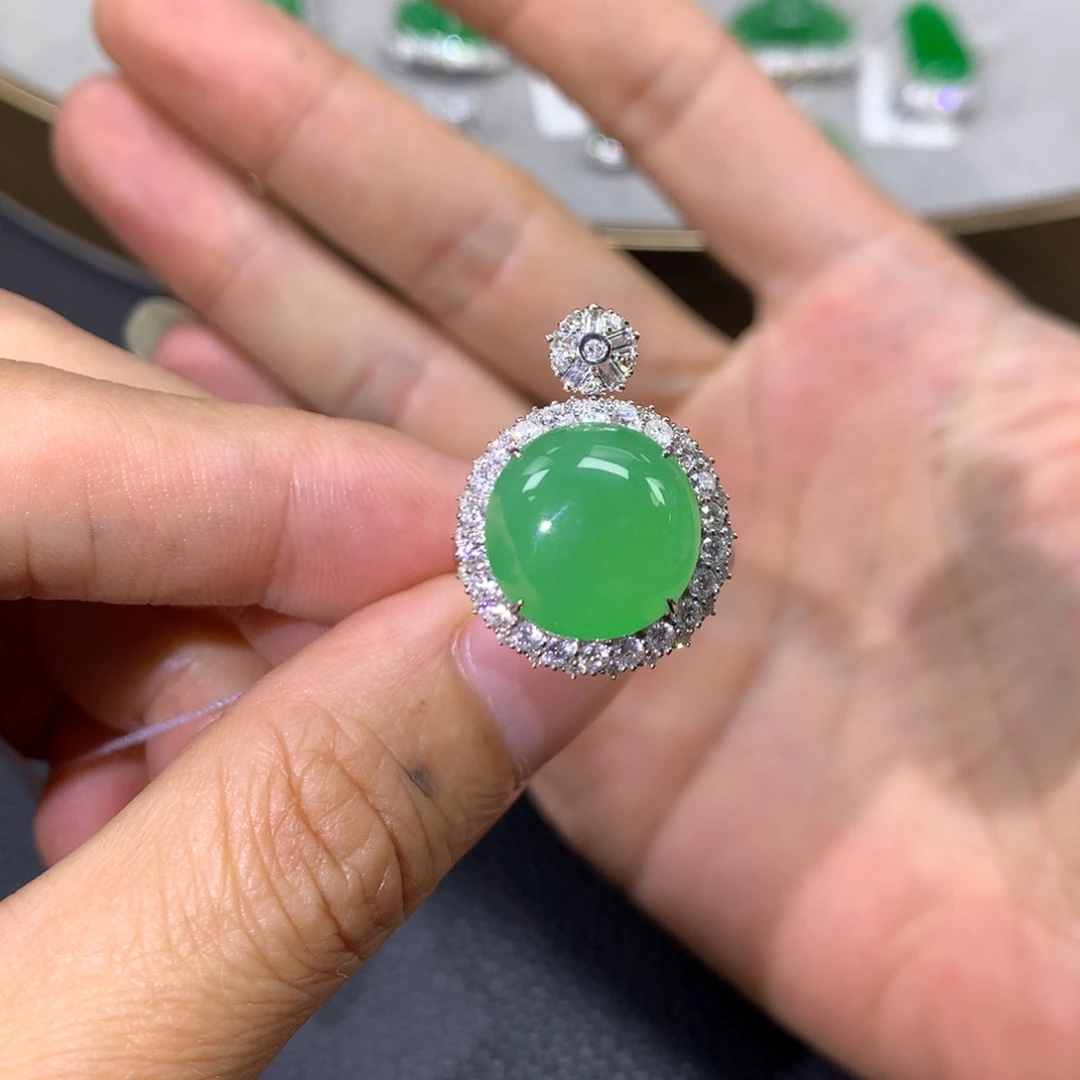 翡翠戒指18K金镶嵌翡翠