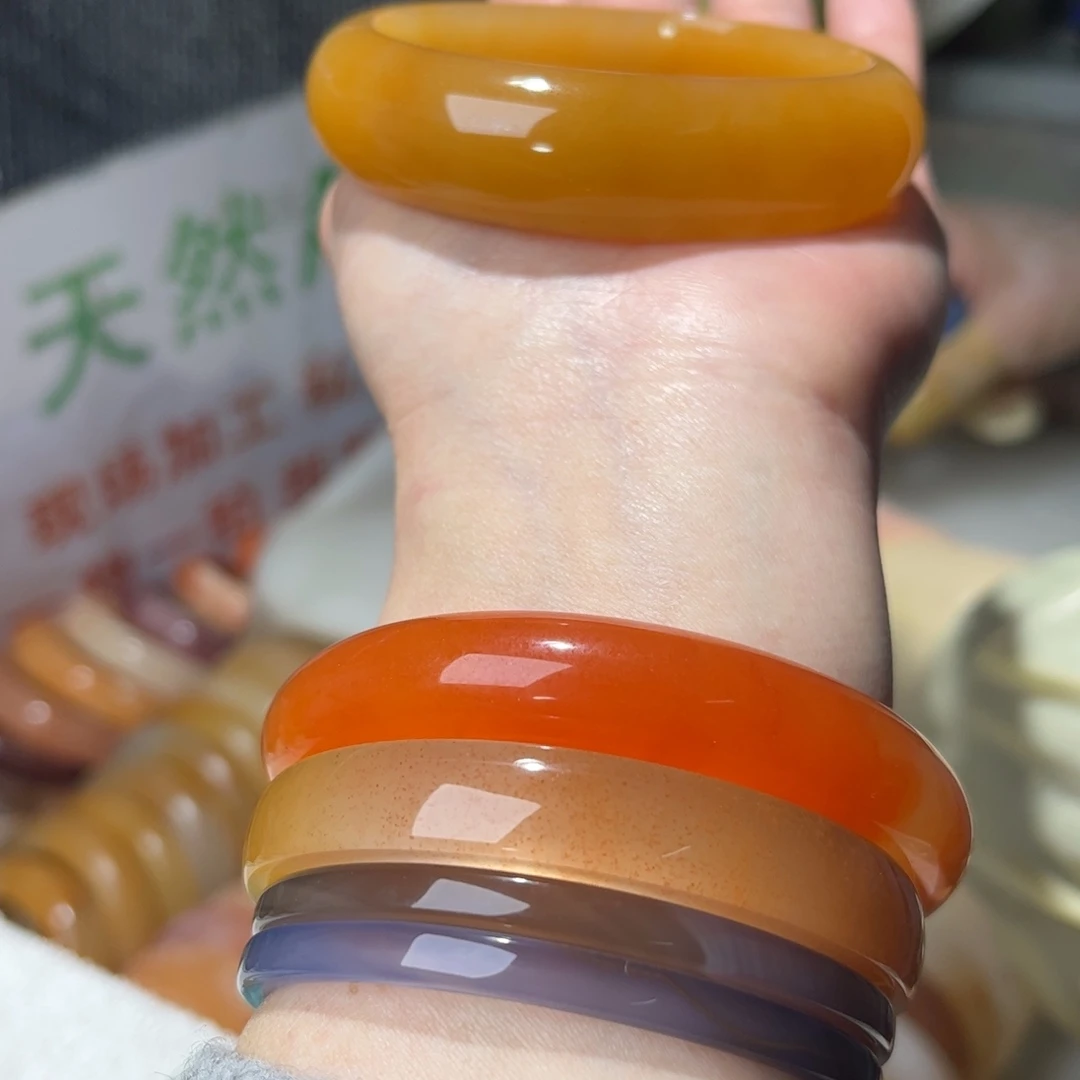 亲***宝石英质玉（金丝玉）未镶嵌手镯定制