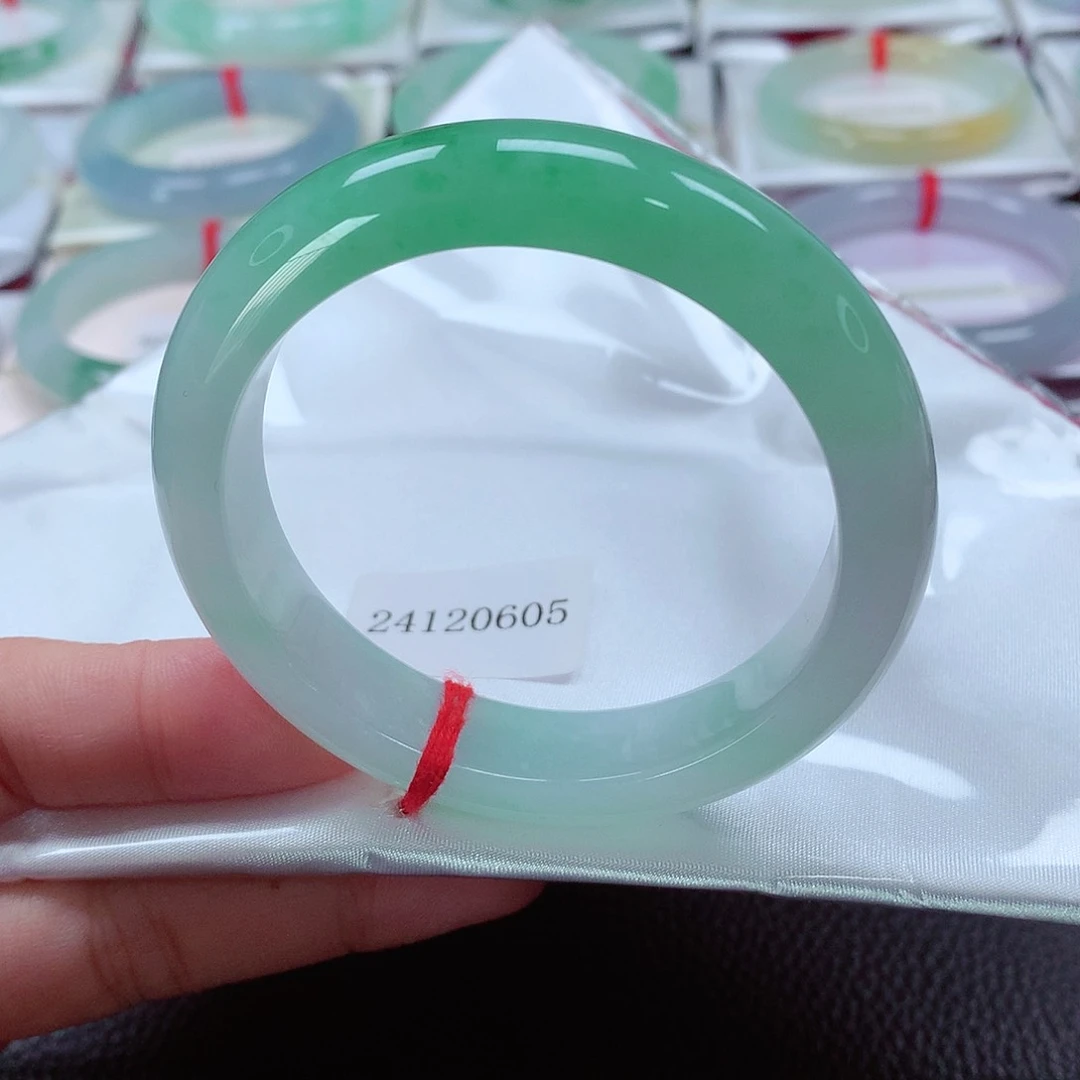 翡翠手镯未镶嵌天然A货翡翠