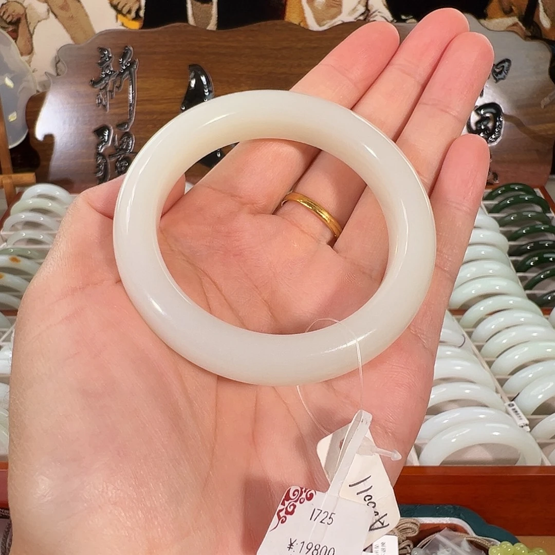 罗***雅未镶嵌手镯和田玉（白玉）