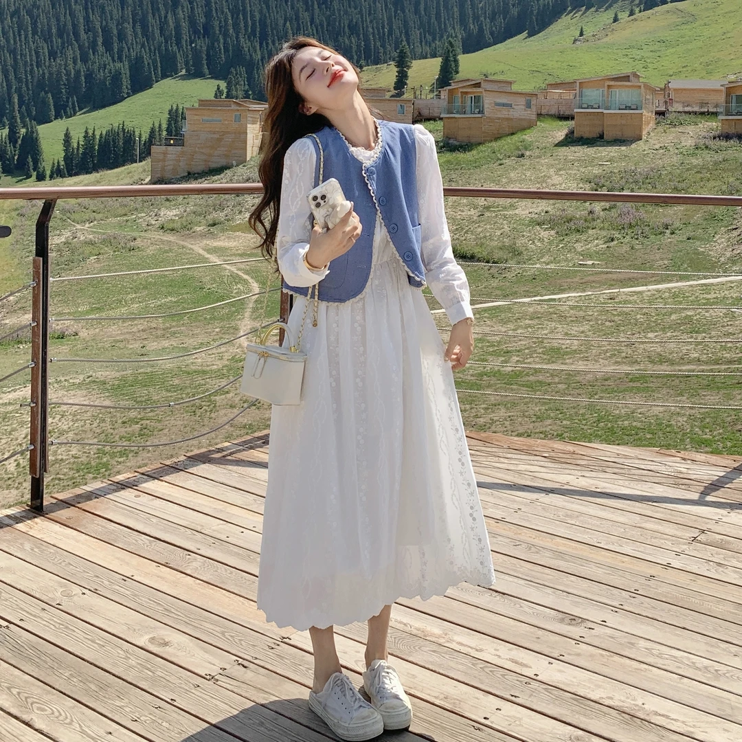 休闲减龄穿搭白色长袖连衣裙叠穿蓝色马甲女春秋超火好看长裙套装