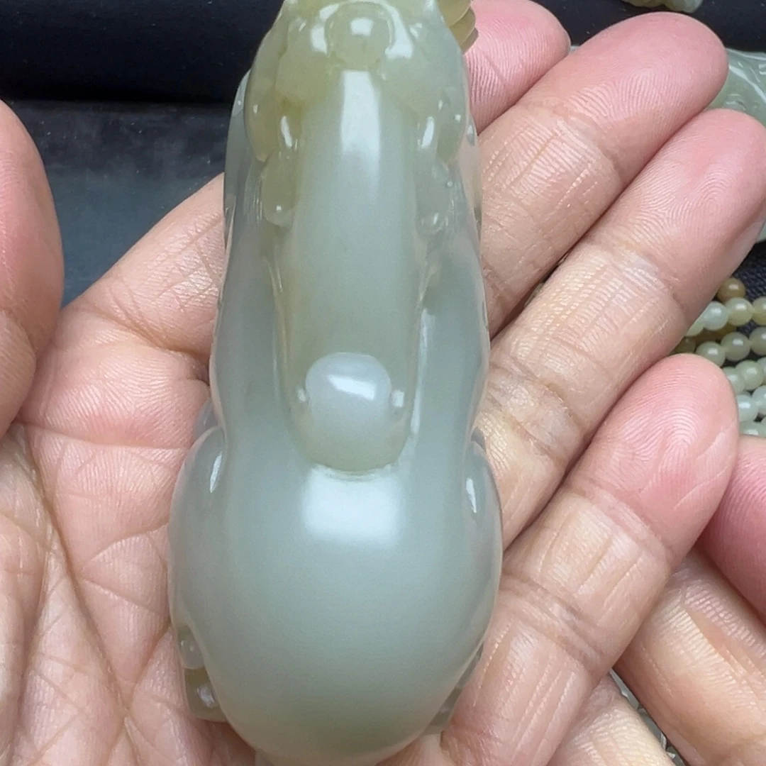 和田玉（糖玉）未镶嵌把件