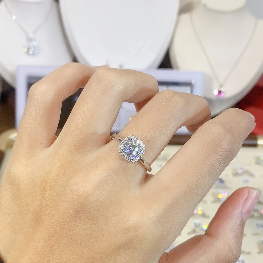 925银合成碳硅石光臂方糖1克拉