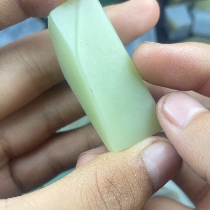 颈饰未镶嵌和田玉（糖玉）