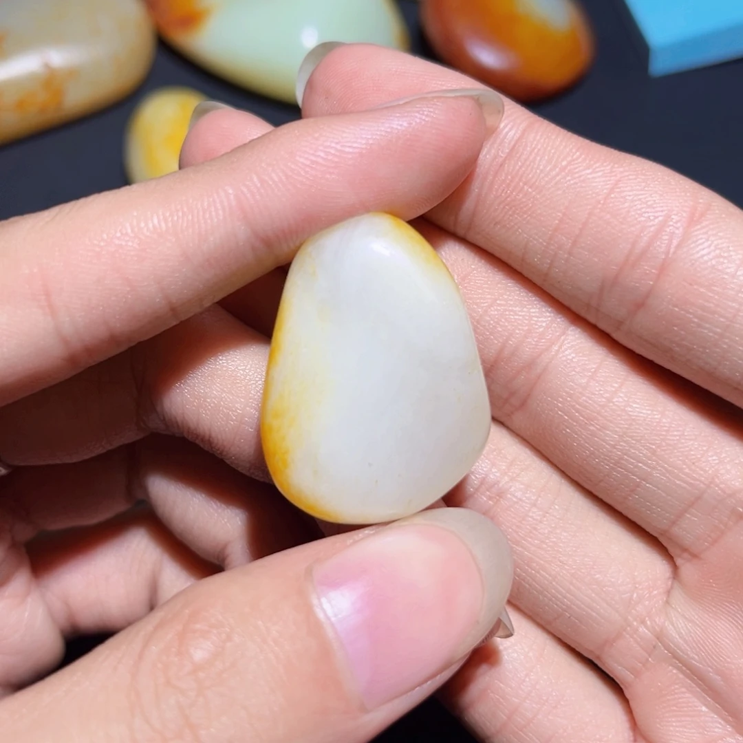 和田玉未镶嵌珠宝奇石