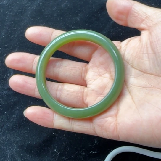 和田玉手镯未镶嵌雨**虹和田玉手镯随机发一支