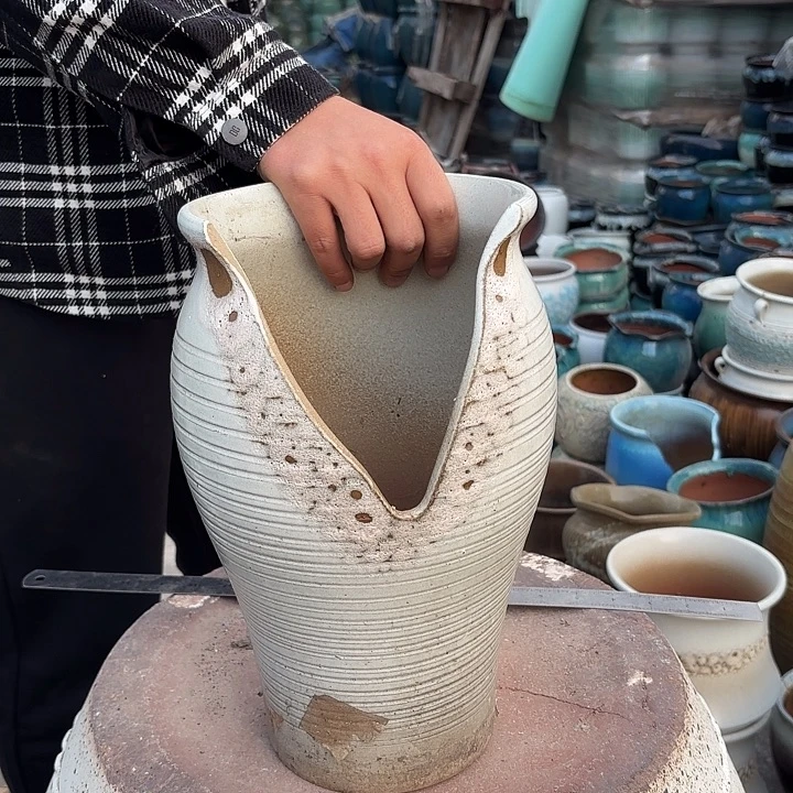 高度32厘米口18厘米