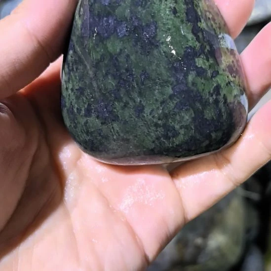 汤***圆有机玻璃藏玉药王石原石一个