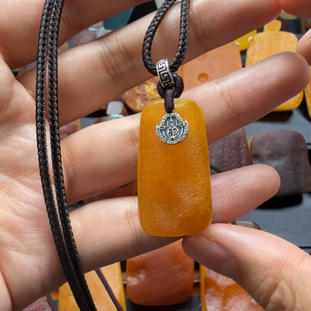 琥珀吊坠(赠链)未镶嵌