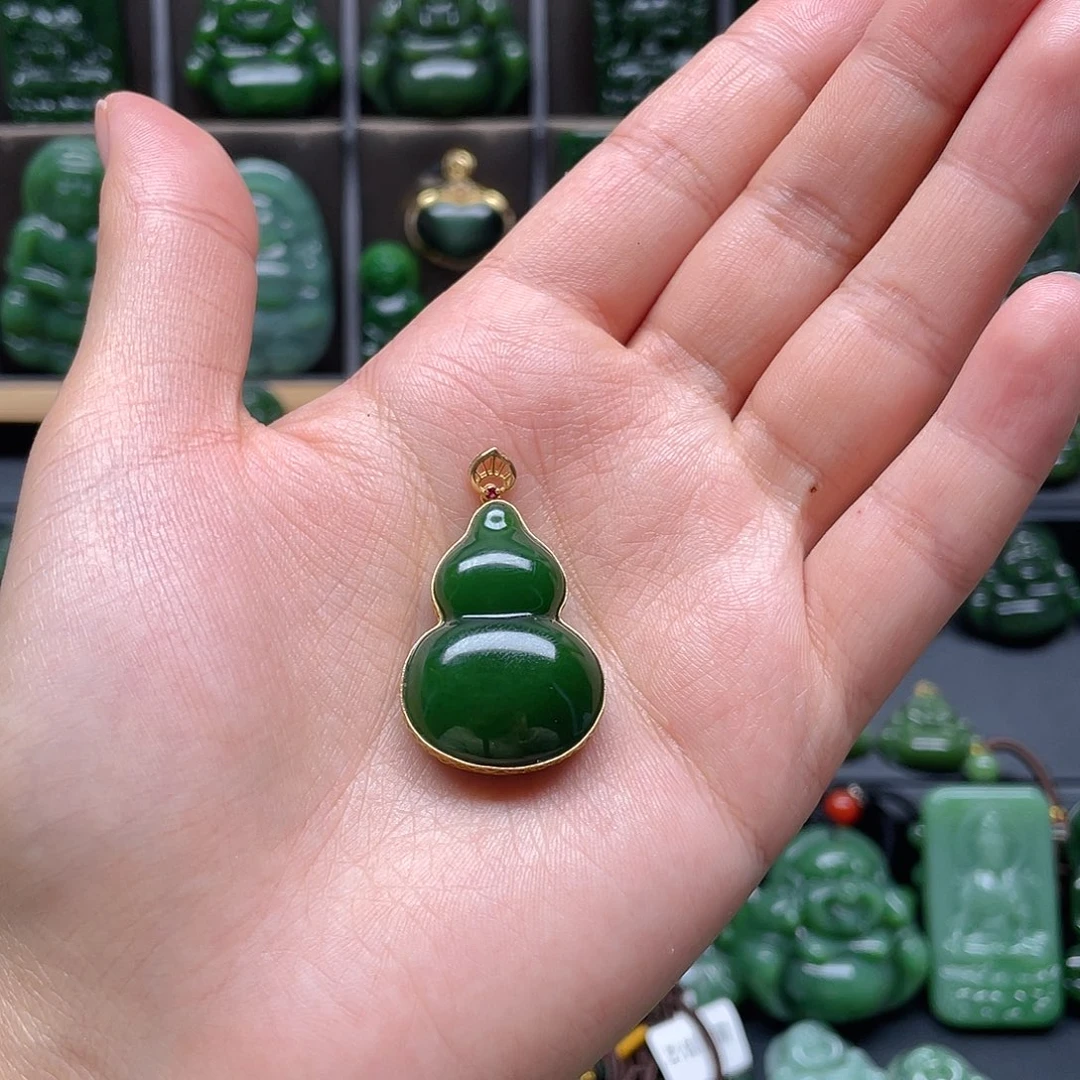 颈饰18K金镶嵌和田玉嘟*