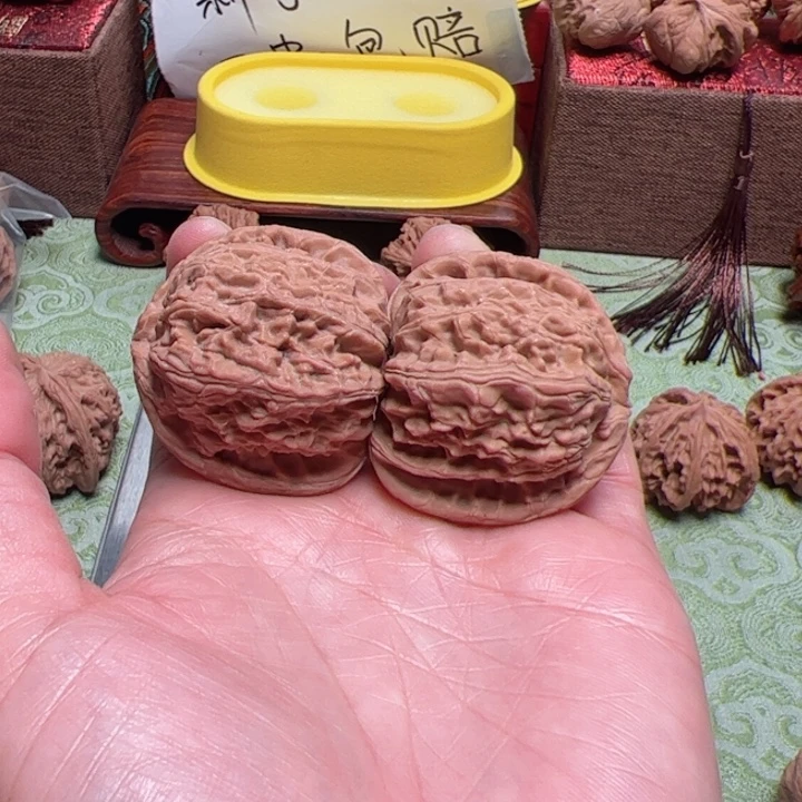 文玩核桃吊坠白狮子文玩核桃手把件